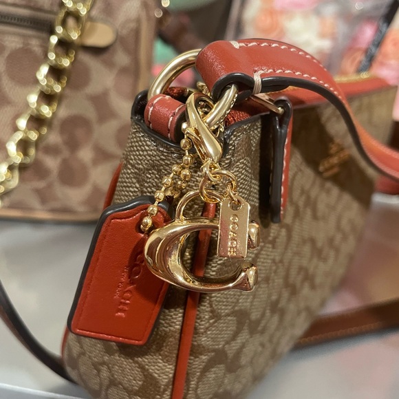 Coach Gold C Logo Keychain - Picture 3 of 4